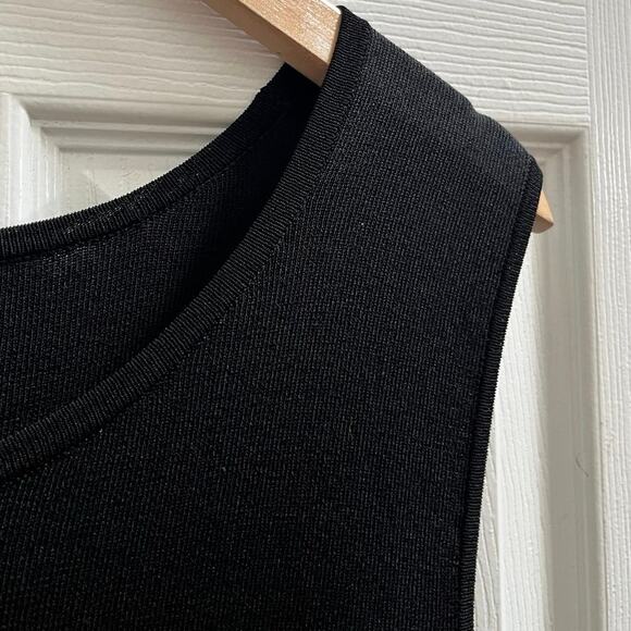 Chicos Black Knit Crew Neck Sleeveless Layering Shell Top XL Minimal Classic - Picture 4 of 9